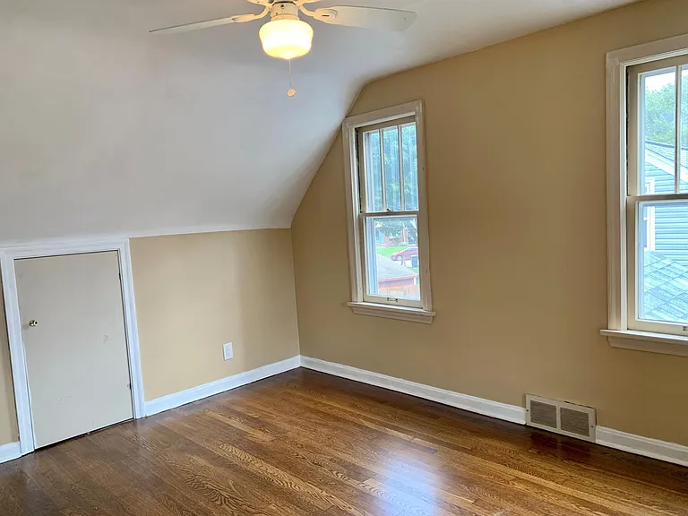 235 Everhard Rd SW — Photo 12