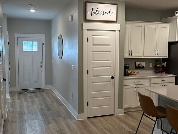 3rd image of 256 Camellia Dr