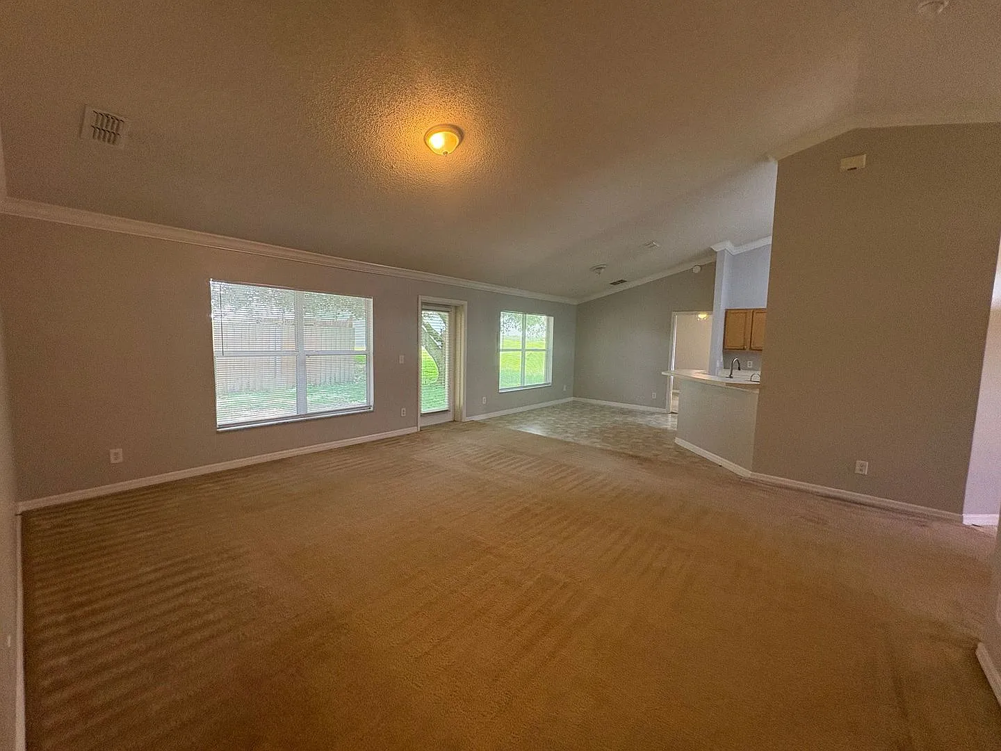Spacious 4-Bedroom Home in Prime Location Comfort, Convenience & Room to Grow! — Photo 4