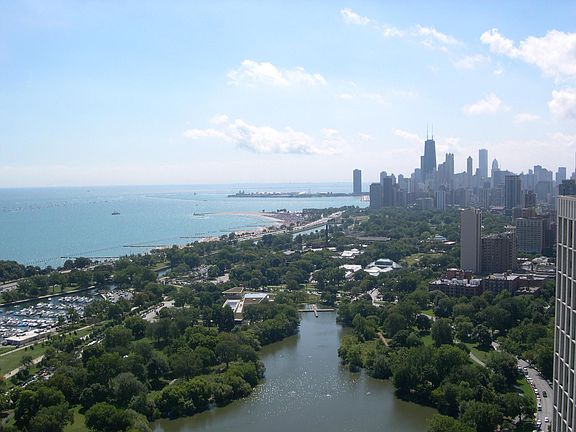 2nd image of 2650 N Lakeview Ave APT 1504