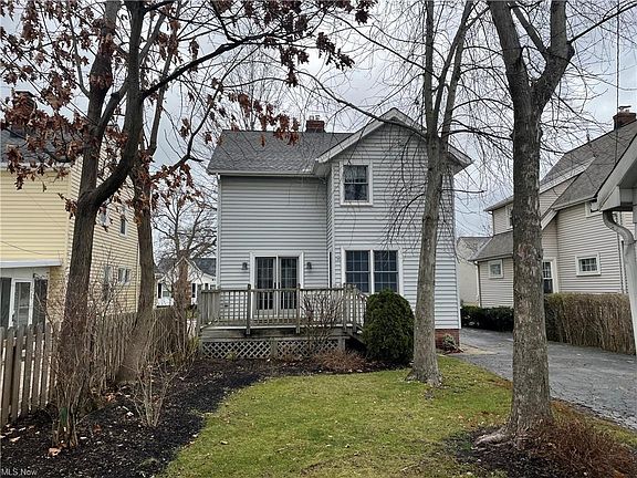 3rd image of 19529 Shoreland Ave