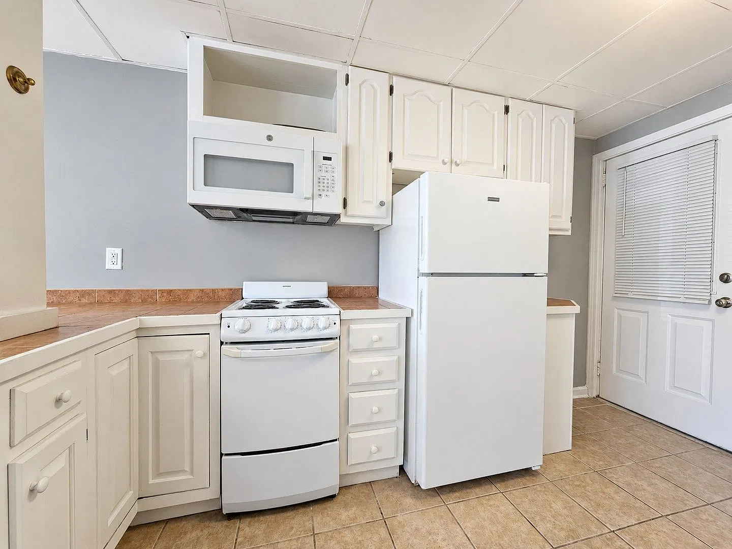 1 bed, 1.0 bath, 360 sqft, $1,025 — Photo 1