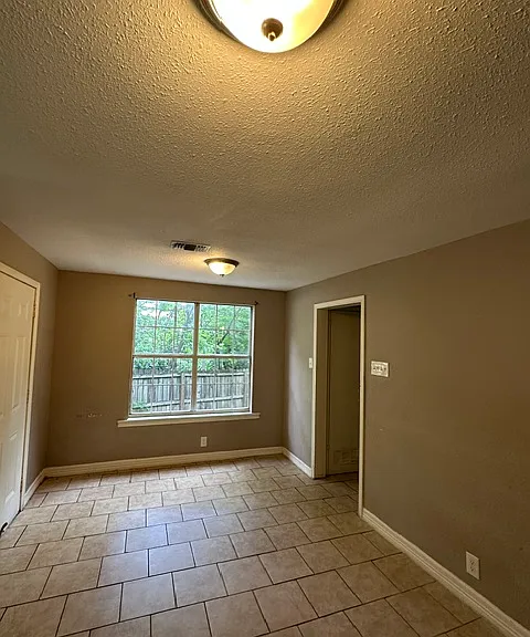 819 W Mims St — Photo 10