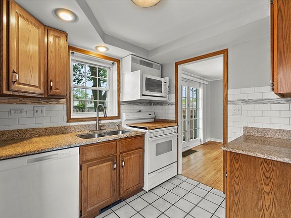 5th image of 3829 S 59th Ave