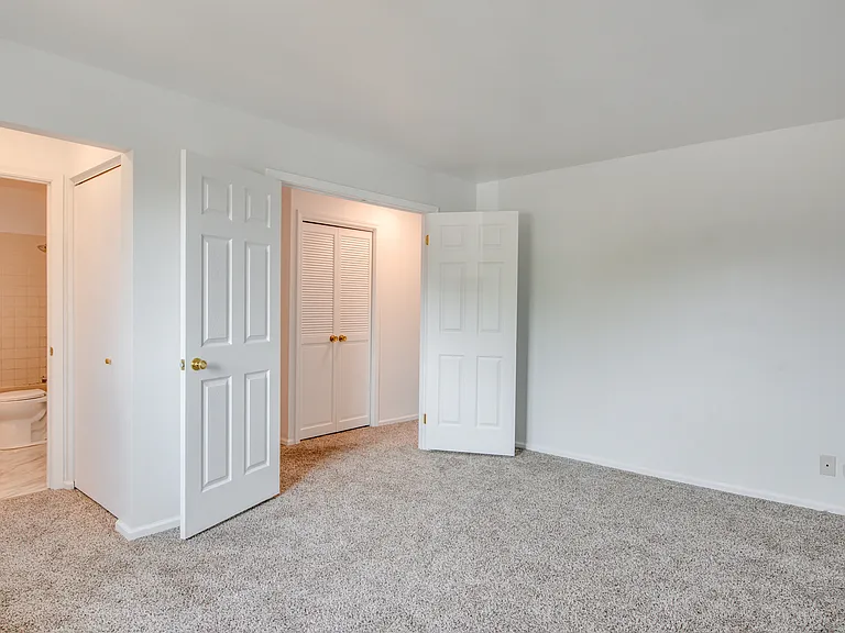 889 Heatherbrook Ct — Photo 16