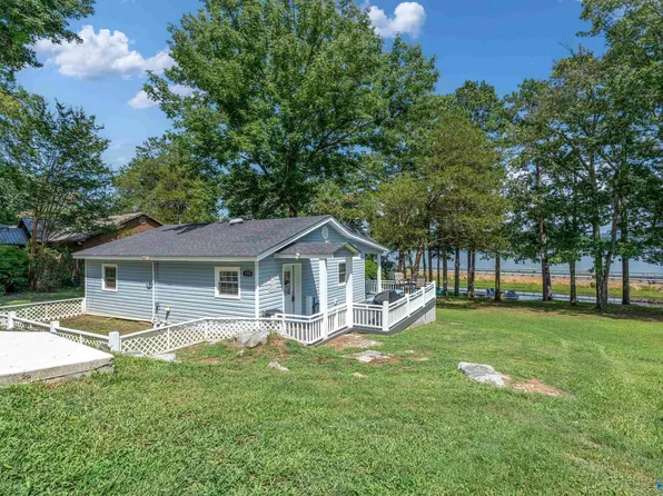 175 Mink Creek Dr, Scottsboro, AL 35769