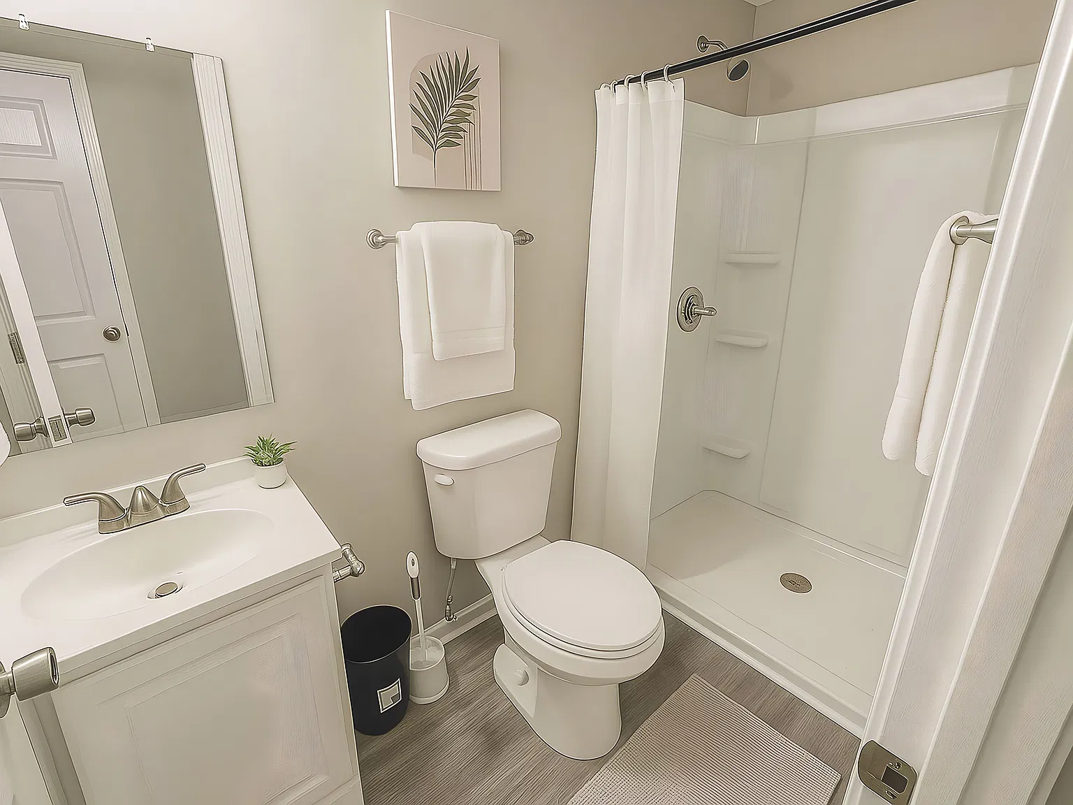 4 bed, 4.0 bath, 2100 sqft, $698 — Photo 2