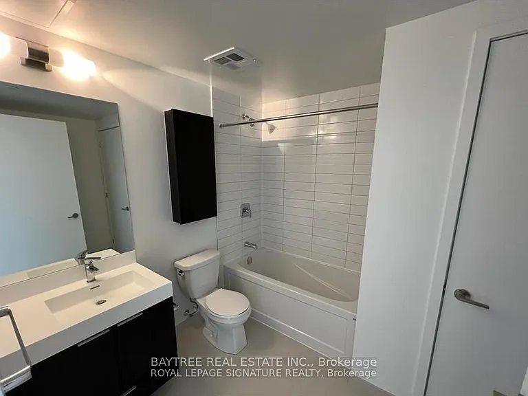 352 Front St W #622 — Photo 8