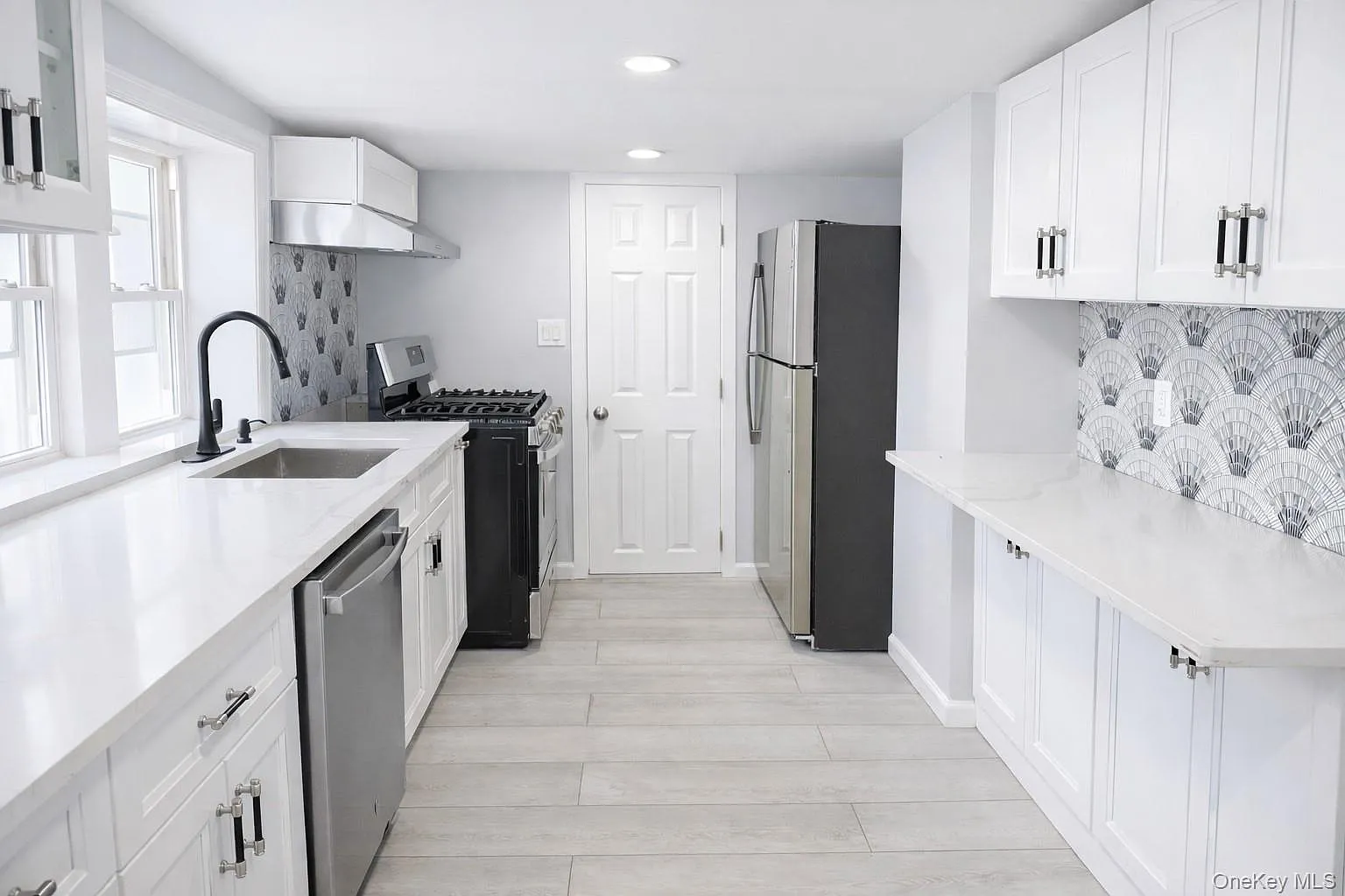 2 bed, 1.5 bath, 1290 sqft, $3,700 — Photo 2
