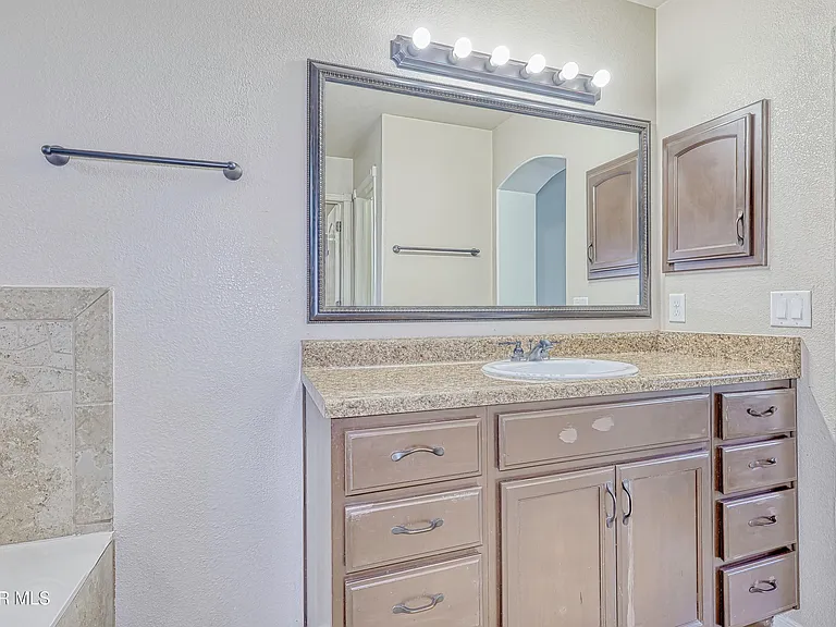 14325 Woods Point Ave — Photo 30