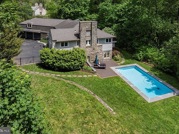 2nd image of 241 Cheswold Ln