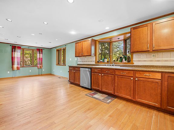 4th image of 17 North Avenue