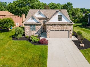 93 Lakeshore Dr, Struthers, OH