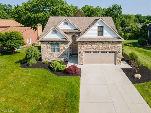 93 Lakeshore Dr, Struthers, OH 44471