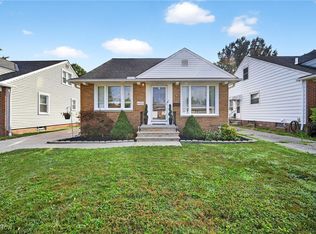 6423 Keltonshire Rd, Parma, OH 44129