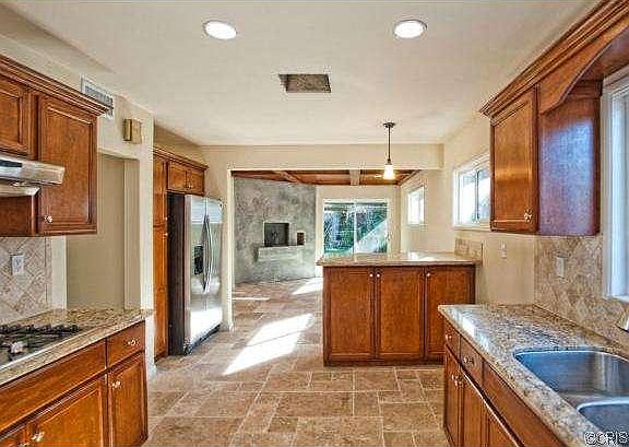 5th image of 6126 Alcove Ave