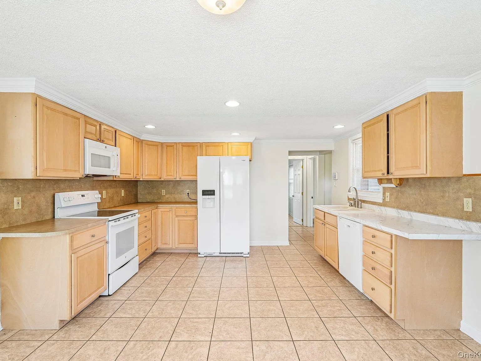 4 bed, 3.0 bath, 2283 sqft, $3,500 — Photo 4