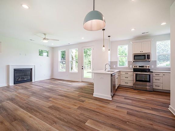 3rd image of 800 Pleasant Dr