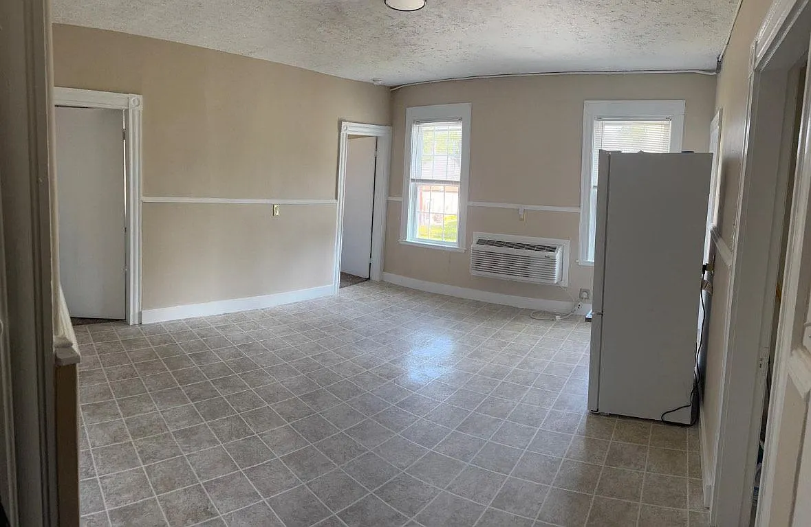 2 bed, 1.0 bath, 945 sqft, $1,600 — Photo 1