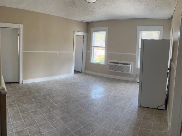 25 Rivulet St #2R, Woonsocket, RI 02895