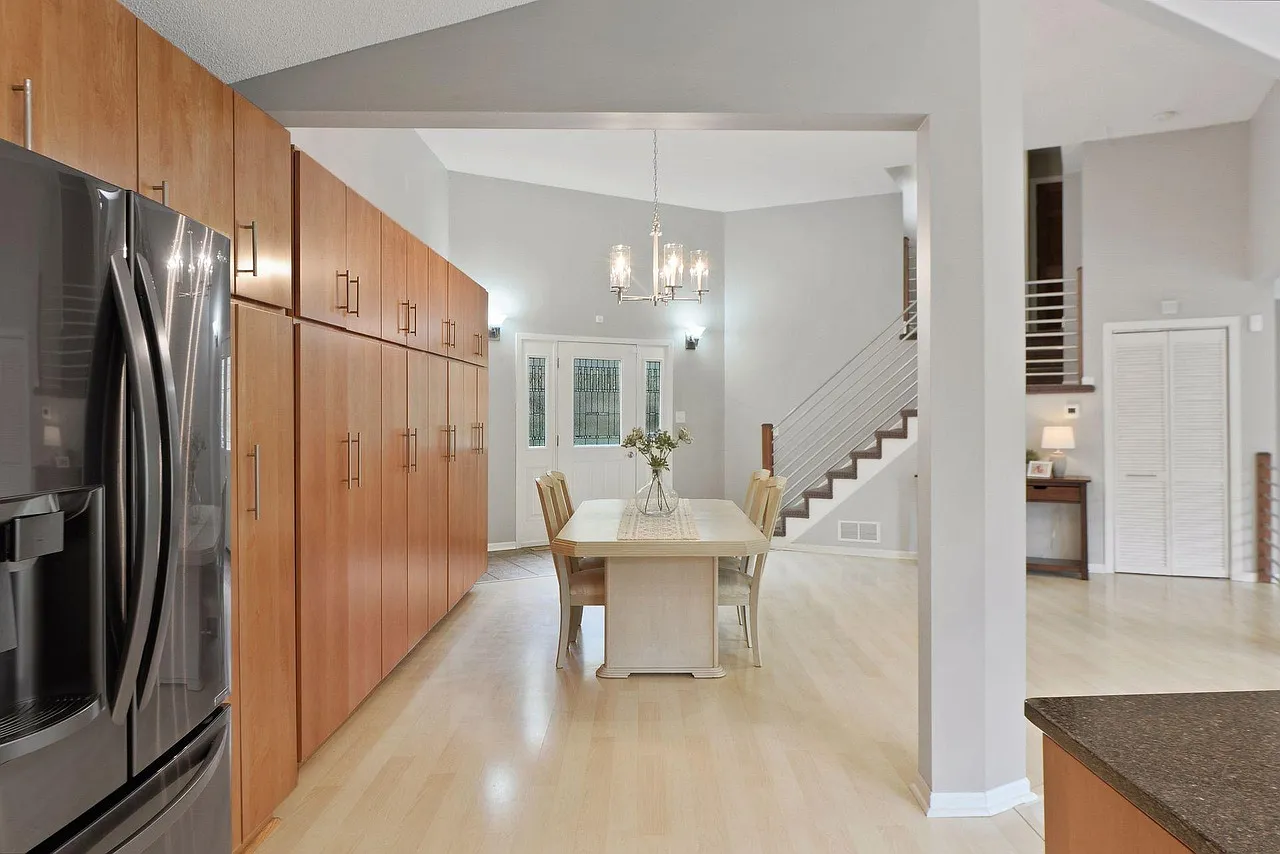 4 bed, 2570 sqft, $3,500 — Photo 3