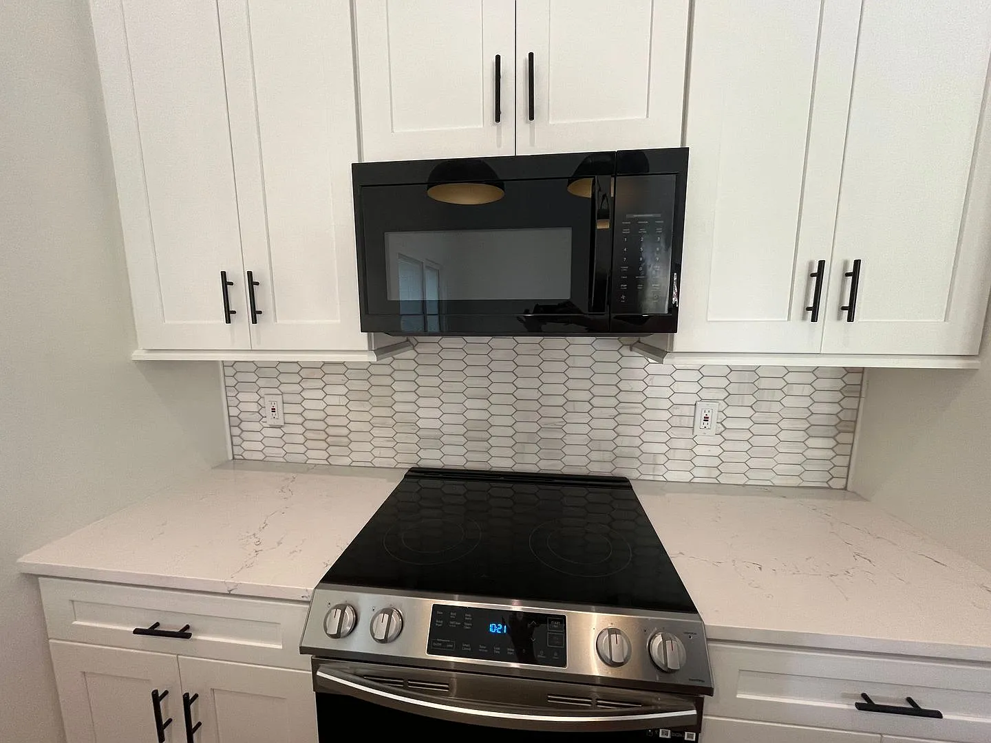 3 Bed 3 Bath Condo Located in Golf Club Gated Community — Photo 4