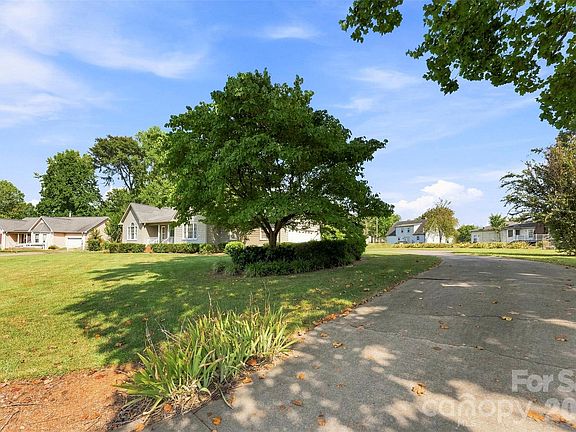 2nd image of 108 Shade Tree Ct