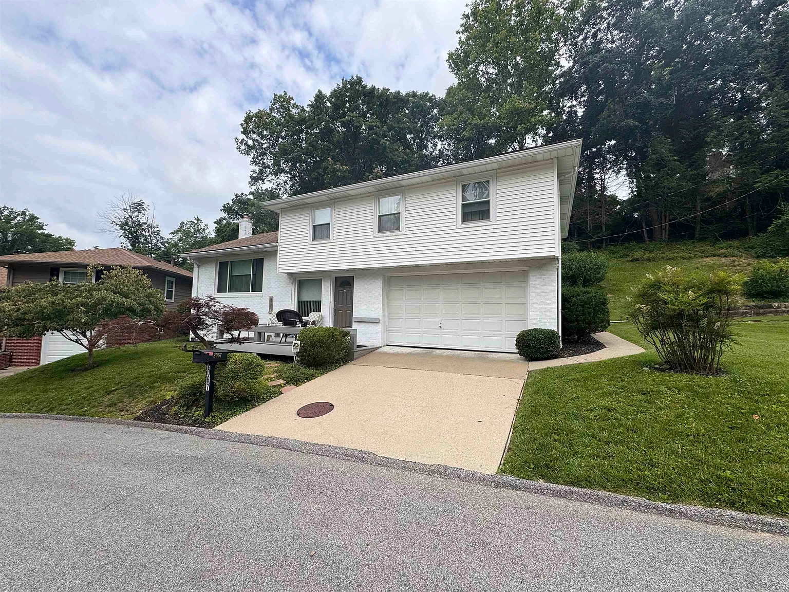 2067 Glenwood Ter photo 1