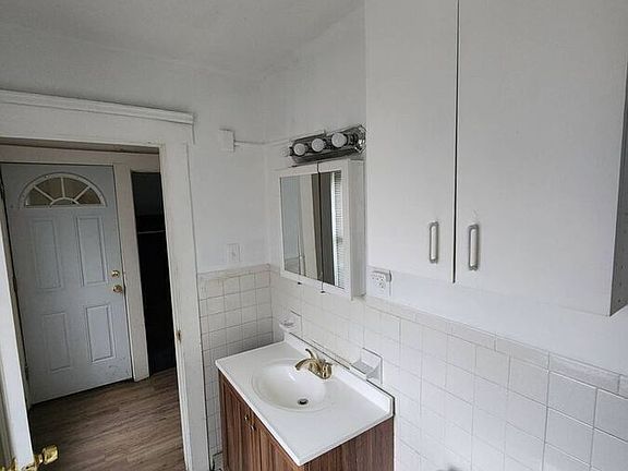 3rd image of 14012 Glendale Ave #2