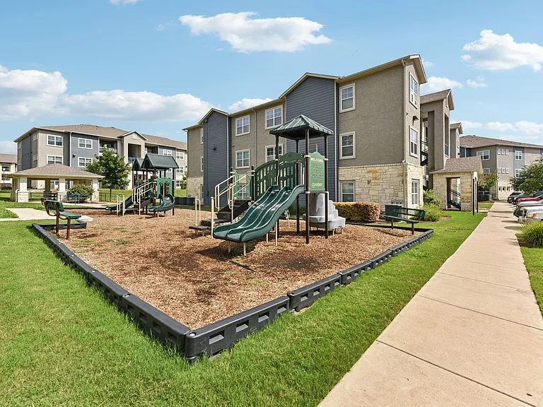 Heights on Parmer Apartments — Photo 4