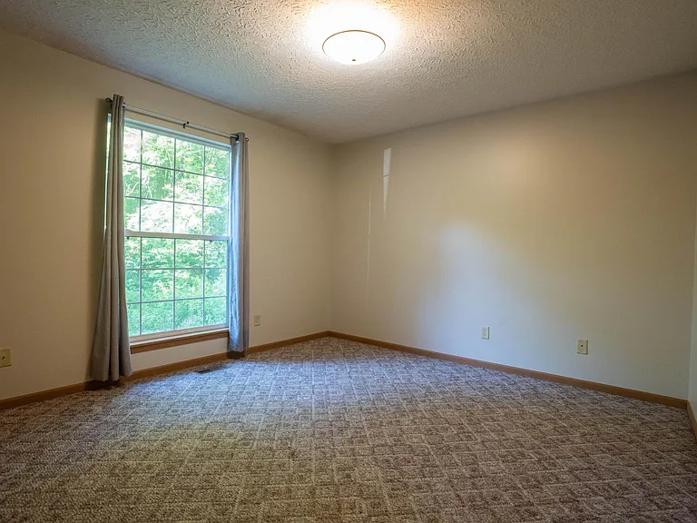 1632 Ledgewood Blvd NE — Photo 8