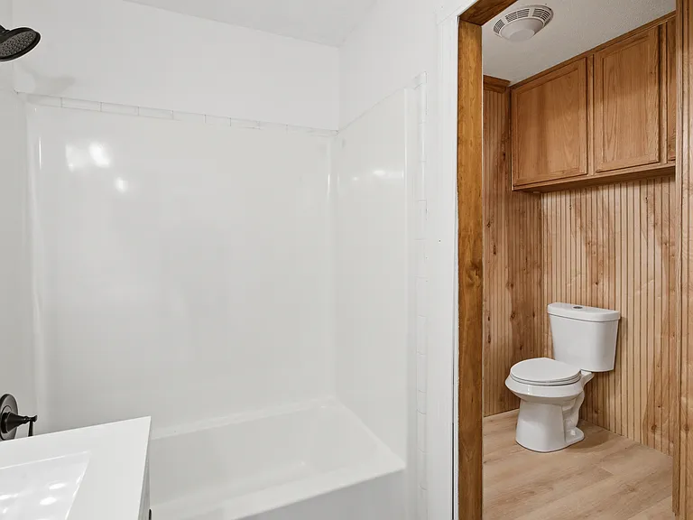 Full Bathroom (2)