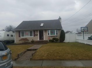 49 Rhoda Ave, North Babylon, NY 11703