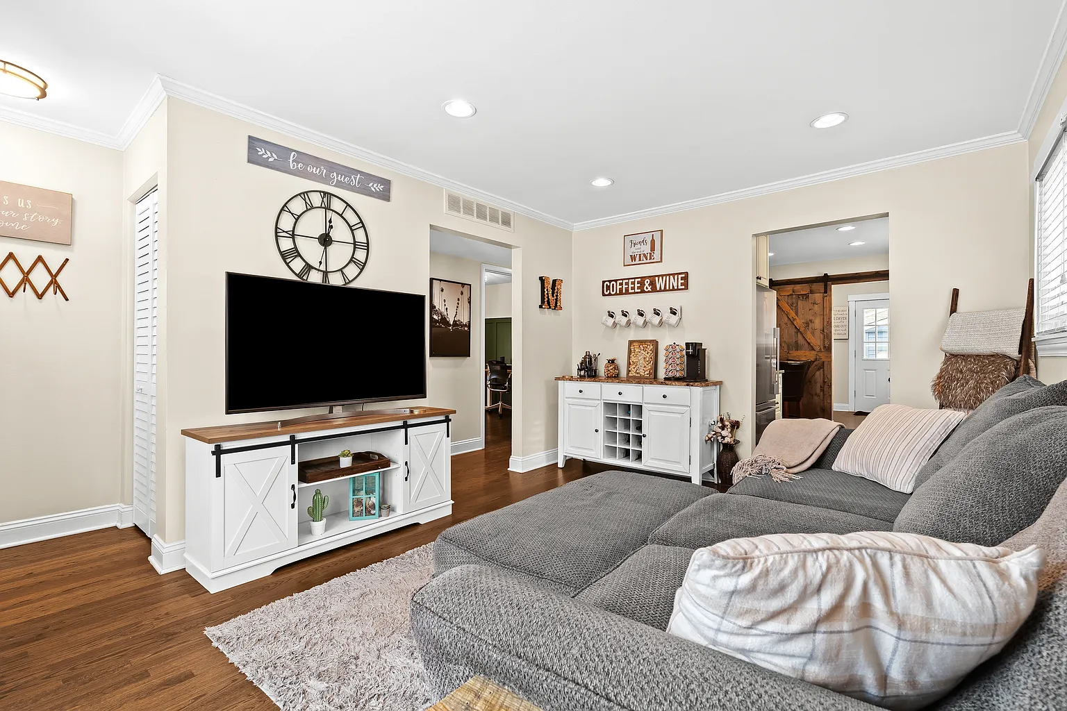223 N Gainsborough Ave photo 1
