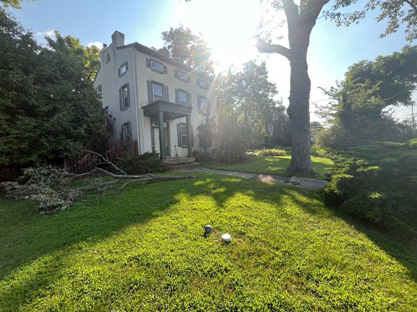 3125 Main St