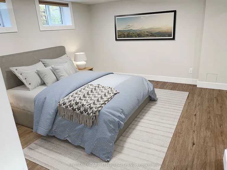 8 Alderney Ave #2 — Photo 5