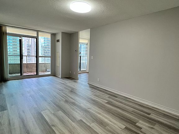3rd image of 23 Hollywood Ave Unit 2702