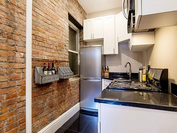 4th image of 156 W 20th St APT 1A