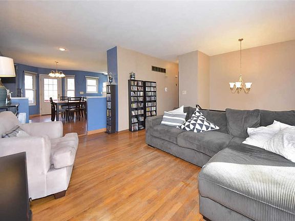 2nd image of 1605 Ville Cecelia Ln