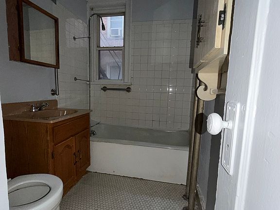 5th image of 37 Sherman Ave #104