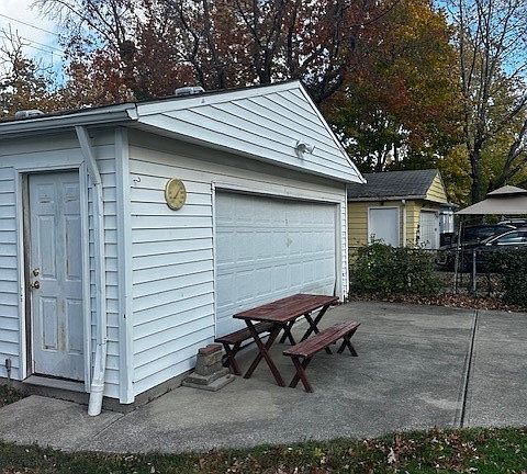 3rd image of 21931 Fuller Ave
