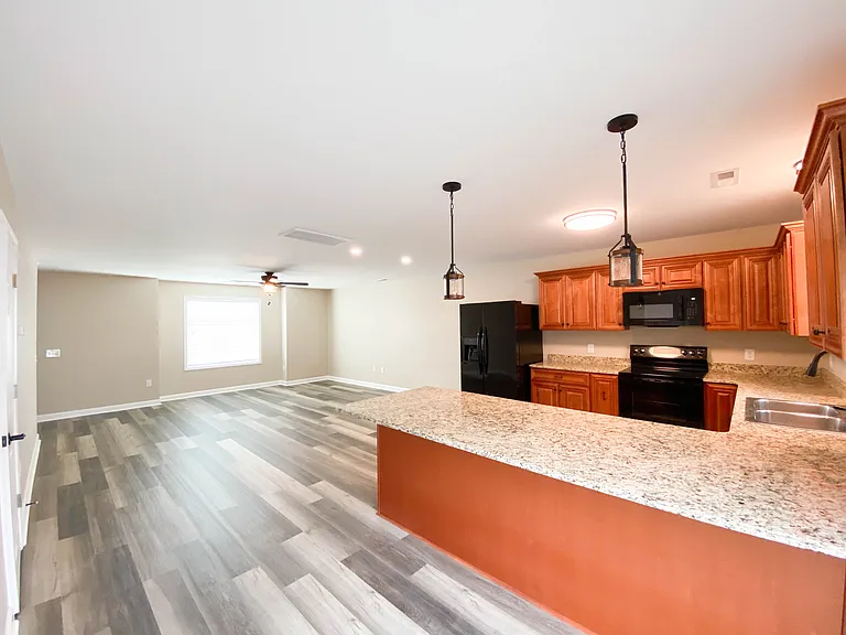 805 E Main St — Photo 5