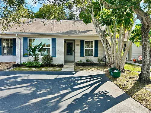 300 Plymouth St Photo 1