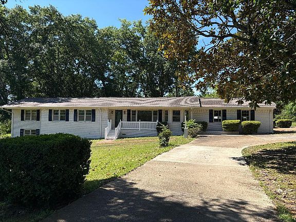 2nd image of 301 W Ridgewood Rd