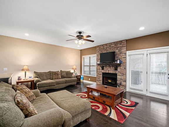 5th image of 1765 Apache Way