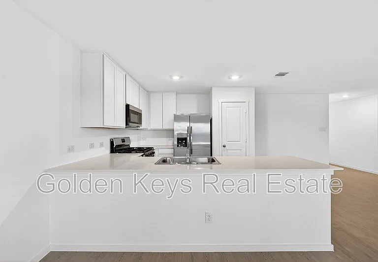 10212 Regal Bend Ln — Photo 11