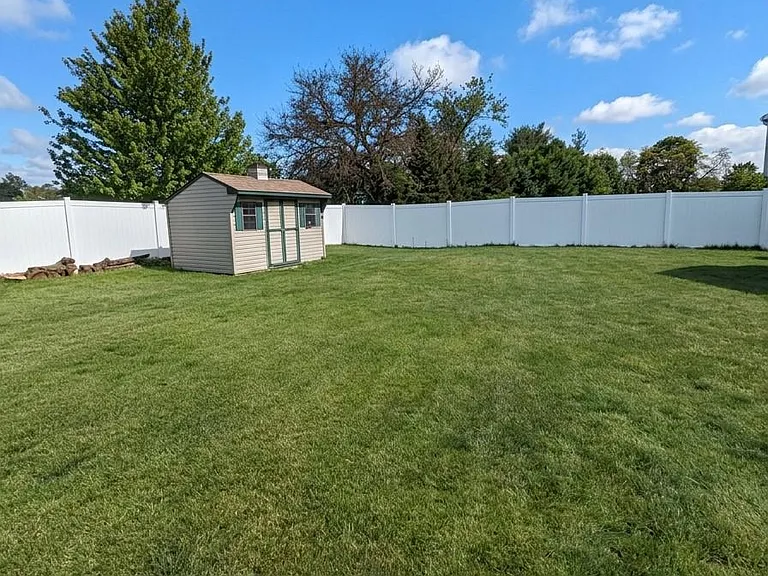 108 Parkside Dr — Photo 7
