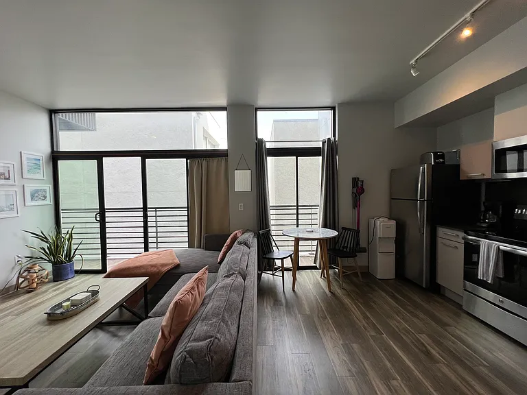 1929 Columbia St #503 — Photo 3