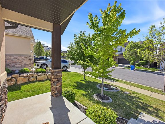 3rd image of 2854 W Bear Ridge Way