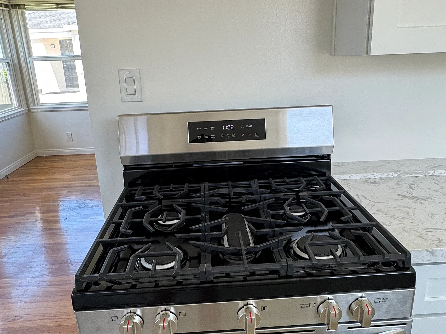 2 bed, 750 sqft, $2,295 — Photo 2